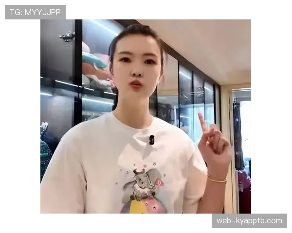 张常宁训练完顺手拎两袋蛋白粉回家，这自律谁顶得住啊